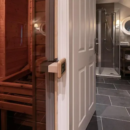 Von-deska-countryhouses-reeder-fluegel * Niblum