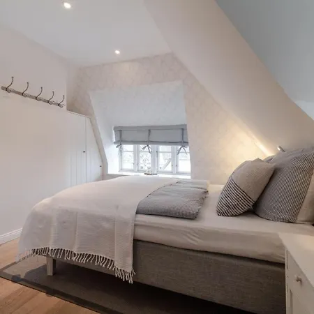 Von-deska-countryhouses-reeder-fluegel *