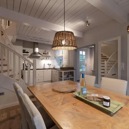 Von-deska-countryhouses-reeder-fluegel