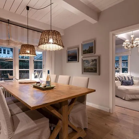 Von-deska-countryhouses-reeder-fluegel * Niblum